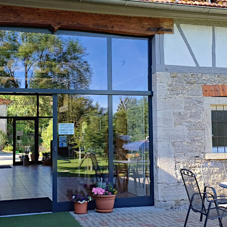 Foto: Het hoofdgebouw met de receptie