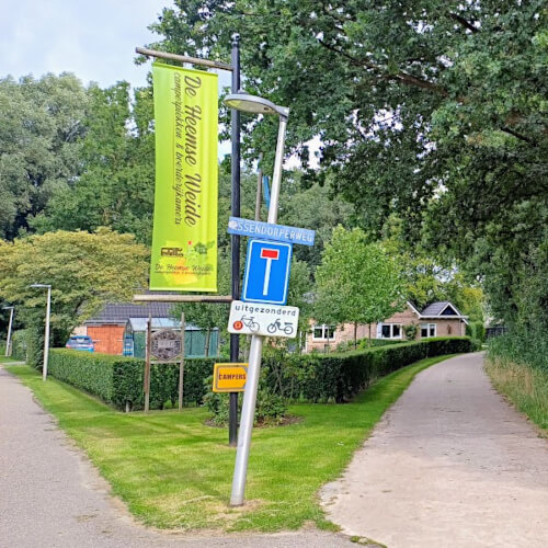 De toegangsweg naar de camperplaats Foto: De toegangsweg naar de camperplaats