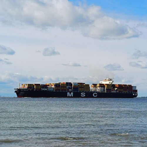 Foto: Enorme zeeschepen van zo'n 400 meter lang