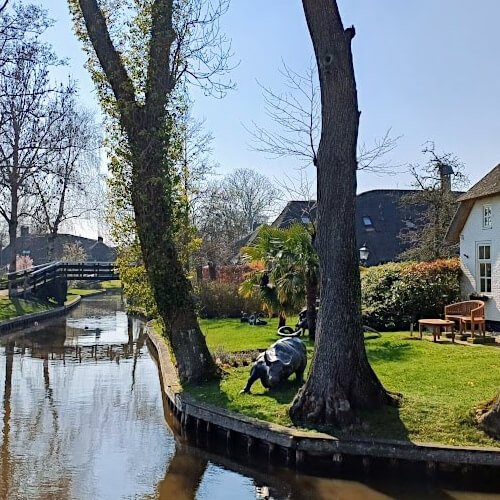 Een rustig plekje in Giethoorn Foto: Een rustig plekje in Giethoorn