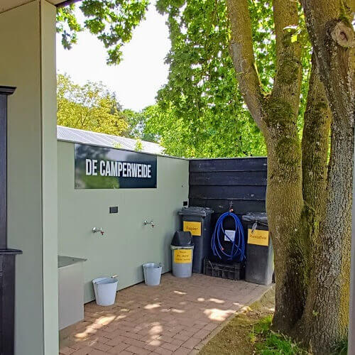 Foto: De afvalstraat en waterkranen