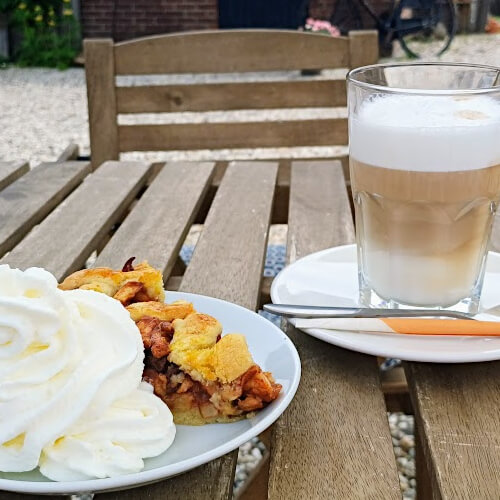 Theetuinen fietsroute - overheerlijke appeltaart bij Theetuin Veldzicht in Velp Foto: Theetuinen fietsroute - overheerlijke appeltaart bij Theetuin Veldzicht in Velp